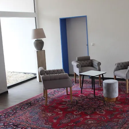 Duenenhaus 4 *